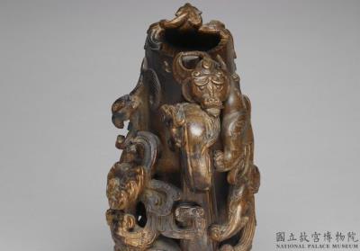 图片[2]-Carved agarwood gong vessel with dragon-and-phoenix decoration, Qianlong reign (1736-1795), Qing dynasty-China Archive